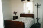 cyprus_traditional_house_tochni_hermes_bedroom.jpg (45833 bytes)