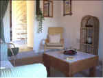 cyprus_villas_agrotourism_skarinou_house_living_room.jpg (33702 bytes)