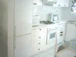 limassol_apartment_amathus_kitchen.jpg (20035 bytes)