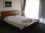 limassol_luxury_apartment_bedroom.jpg (12288 bytes)