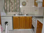limassol_luxury_apartment_kitchen.jpg (18517 bytes)