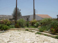 Yasmini villa in Tochni in Cyprus - Part of the Agrotourism project - a carefully restored self catering villa for your holiday rentals in Cyprus - The garden